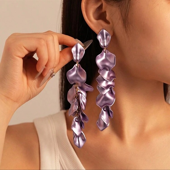 Acrylic Petal Dangles - Metallic Gold - Picture 5 of 6